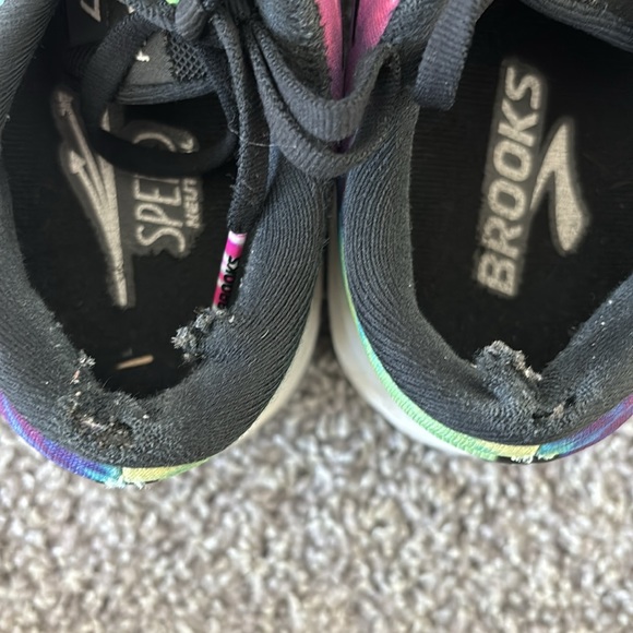 Brooks Tie Dye Launch 7 Shoes - Picture 4 of 8